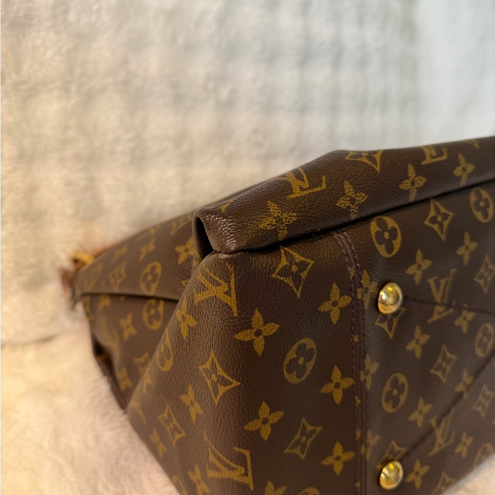 Louis Vuitton Artsy MM Classic Brown Monogram Shoulder Bag - Picture 15 of 16